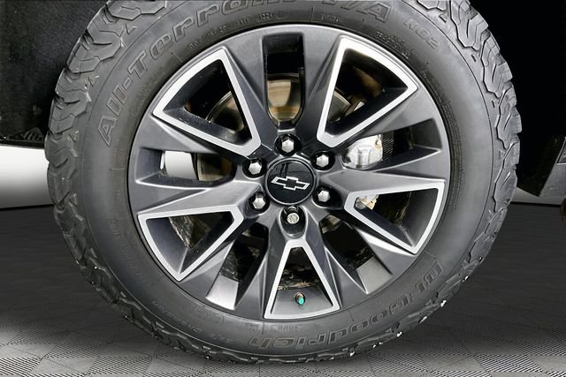 Used 2023 Black Chevrolet Z71 image 32