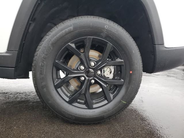 New 2026 Bright White Clear-Coat Exterior Paint Jeep Altitude image 9