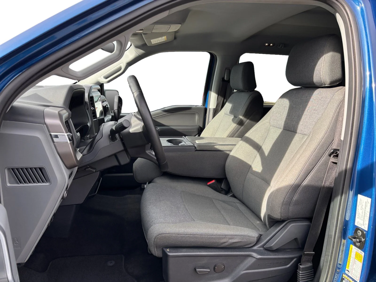 Used 2025 Blue Ford XLT image 3