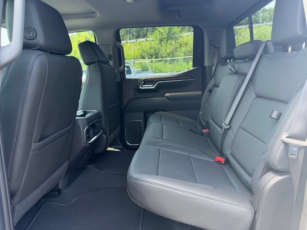 2026 GMC Sierra 1500 SLT - Photo 8