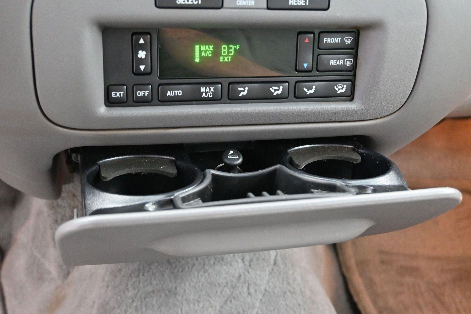 Used 2000  Lincoln Executive image 22