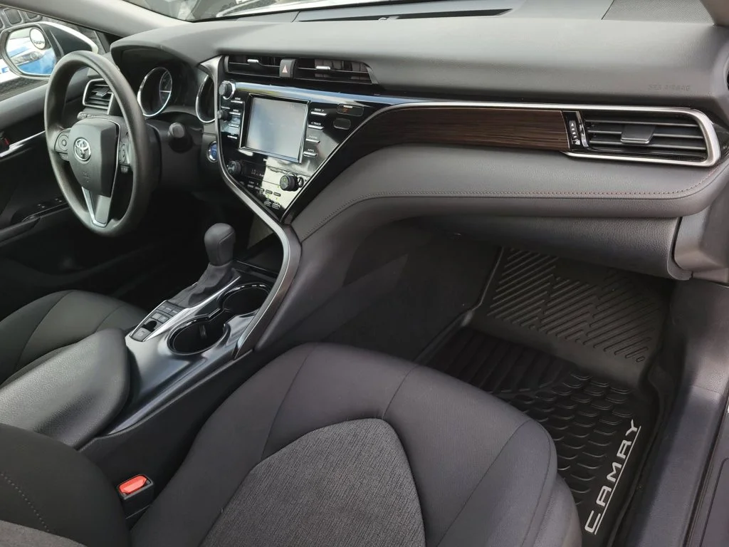 Used 2020 Silver Toyota LE image 8