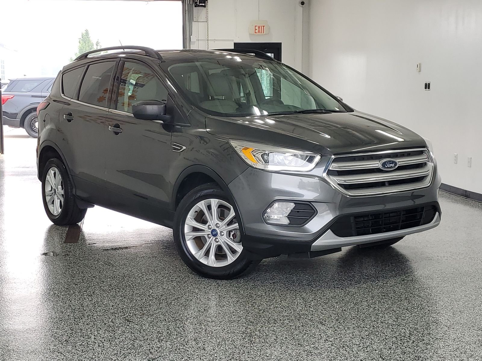 Used 2019 Gray Ford SEL image 1