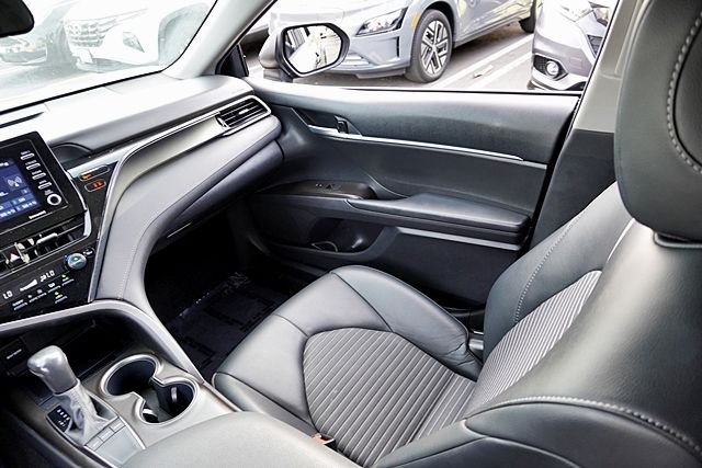 Used 2023  Toyota SE image 19