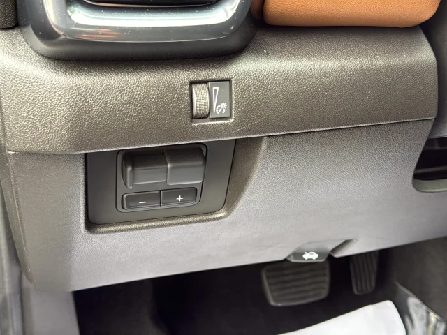 Used 2024 Gray GMC AT4 image 28