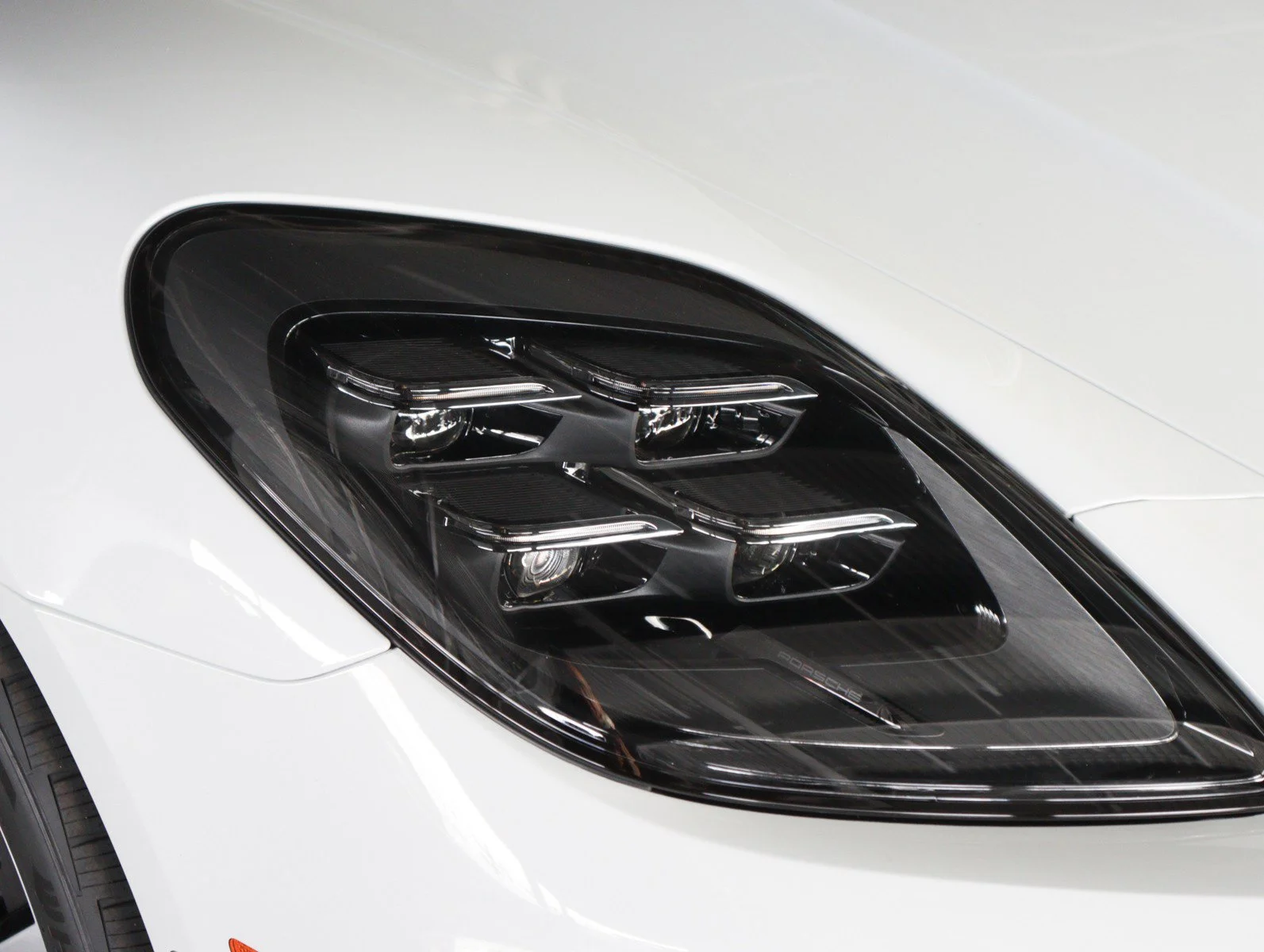 New 2026 Carrara White Metallic Porsche 4 E-Hybrid image 24