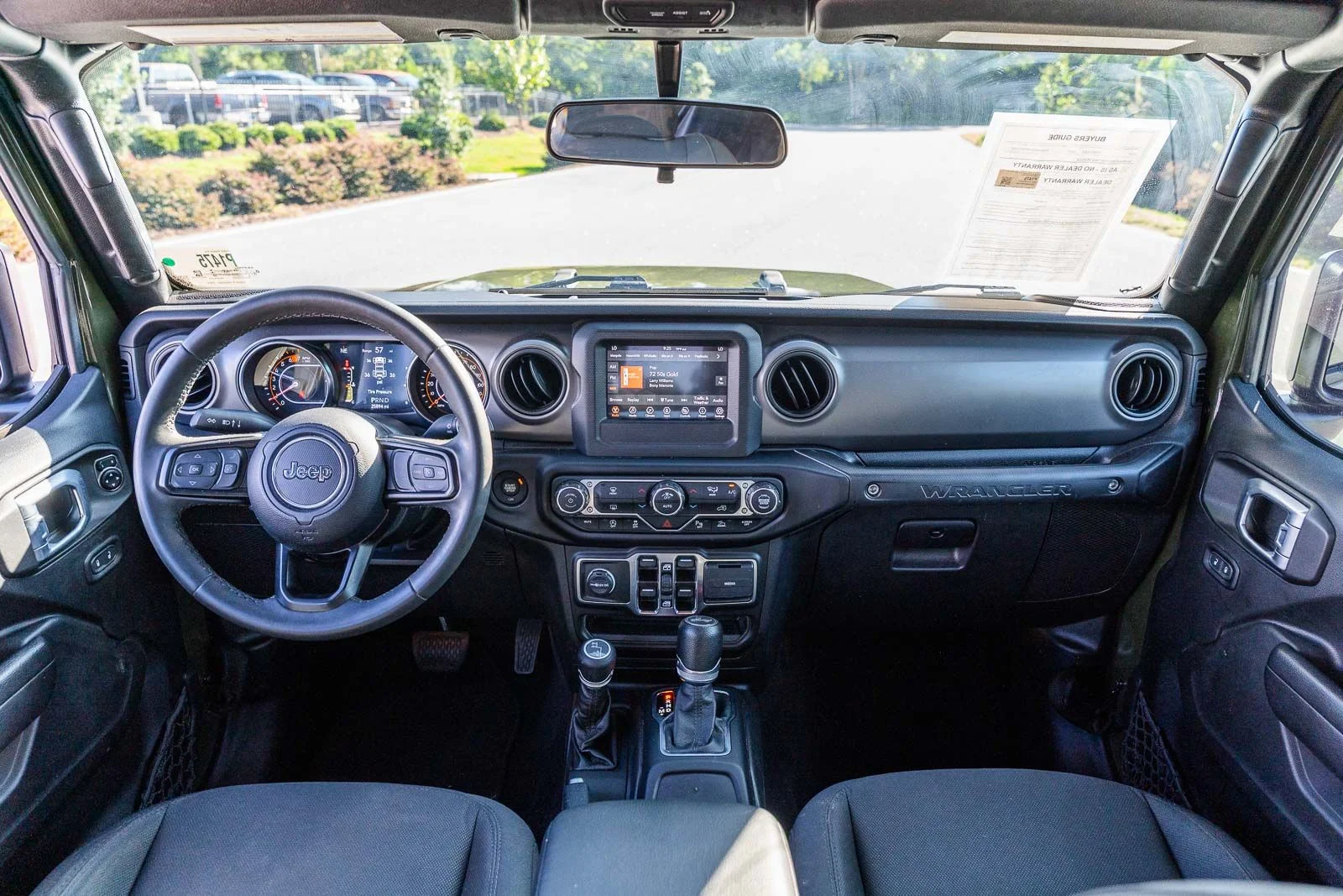 Used 2023 Green Jeep Sport S image 21