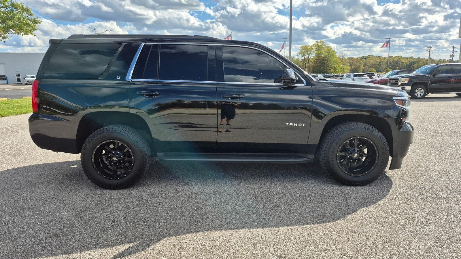 2017 Chevrolet Tahoe LT photo 4