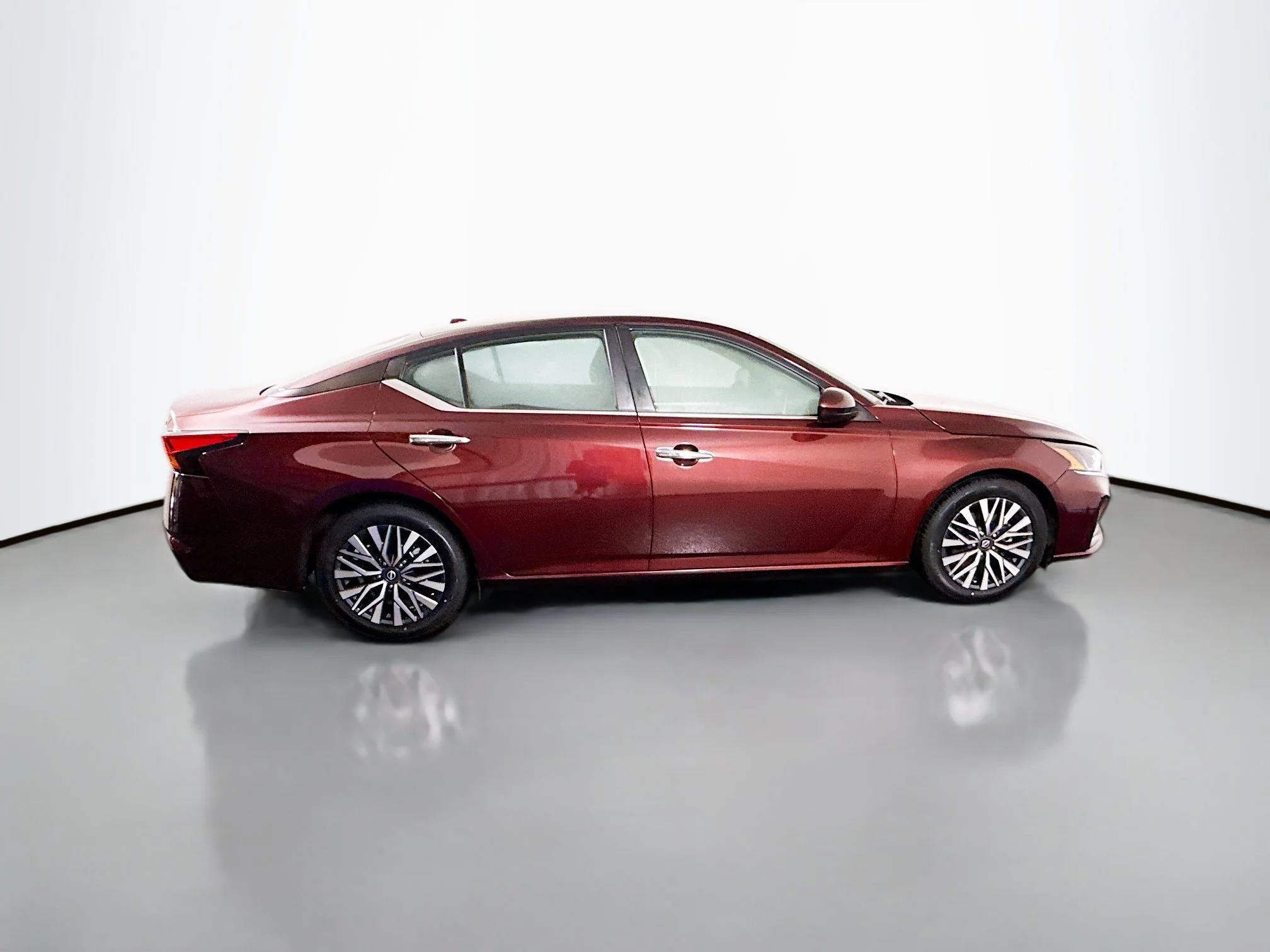 Used 2023 Garnet Pearl Metallic Nissan 2.5 SV image 8