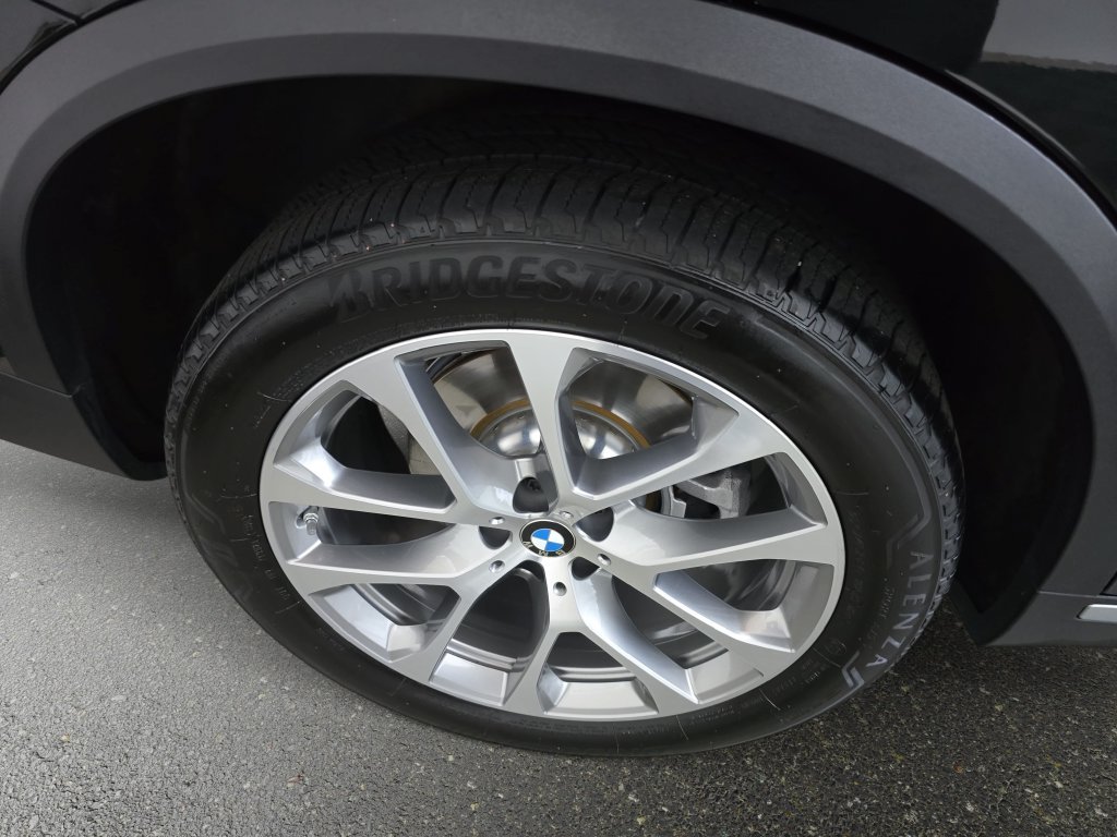 Used 2025 Black Sapphire Metallic BMW xDrive40i image 32