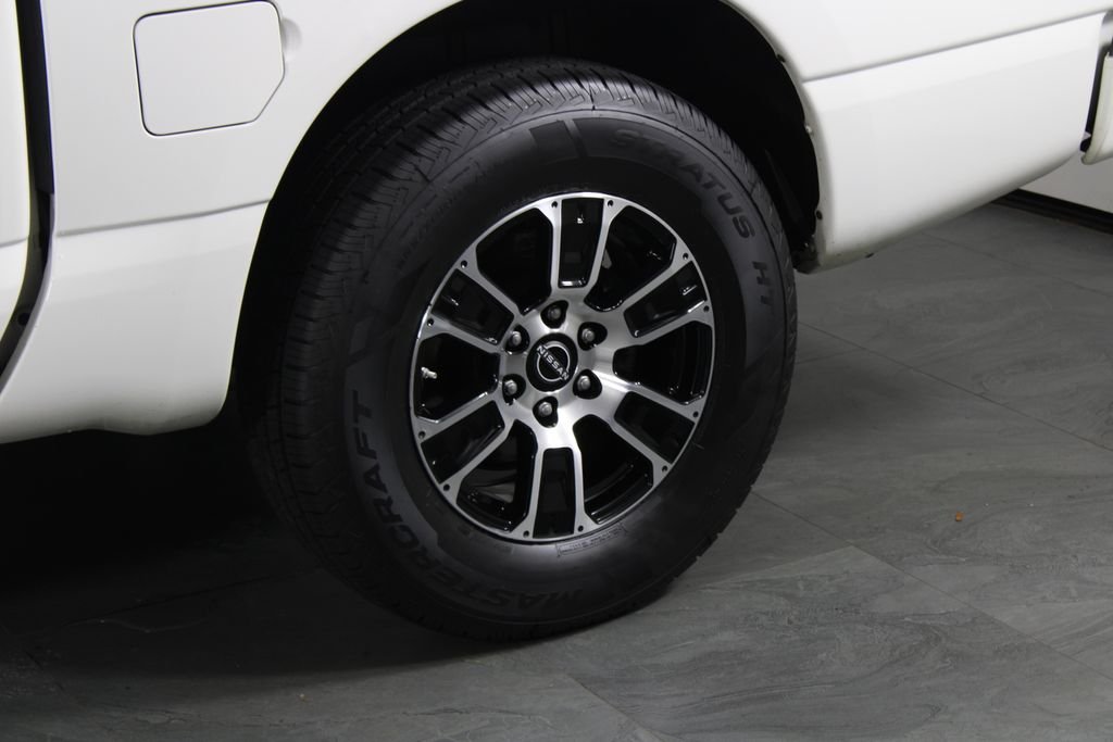 2023 Nissan Titan SV - Photo 14