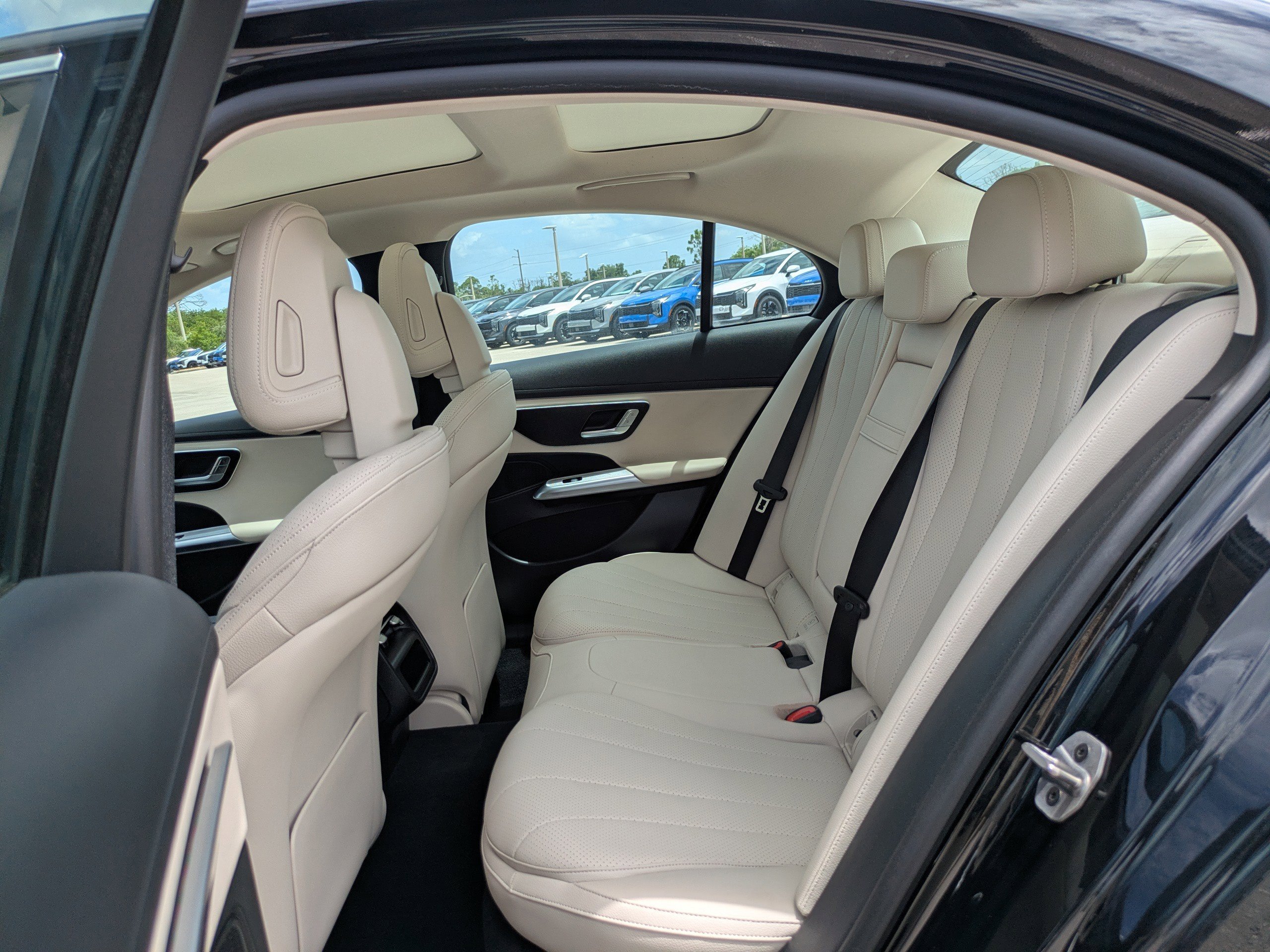 Used 2025 Obsidian Black Metallic Mercedes-Benz E 350 image 15