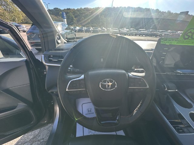 Used 2022  Toyota XSE image 13