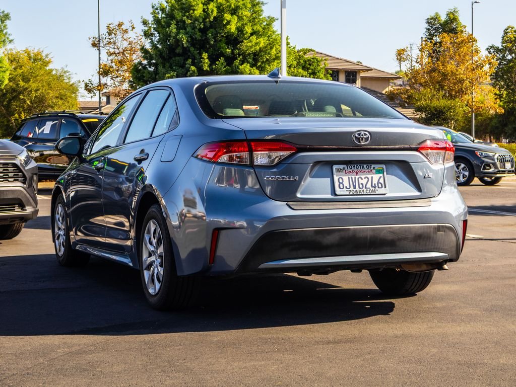 Used 2020  Toyota LE image 4