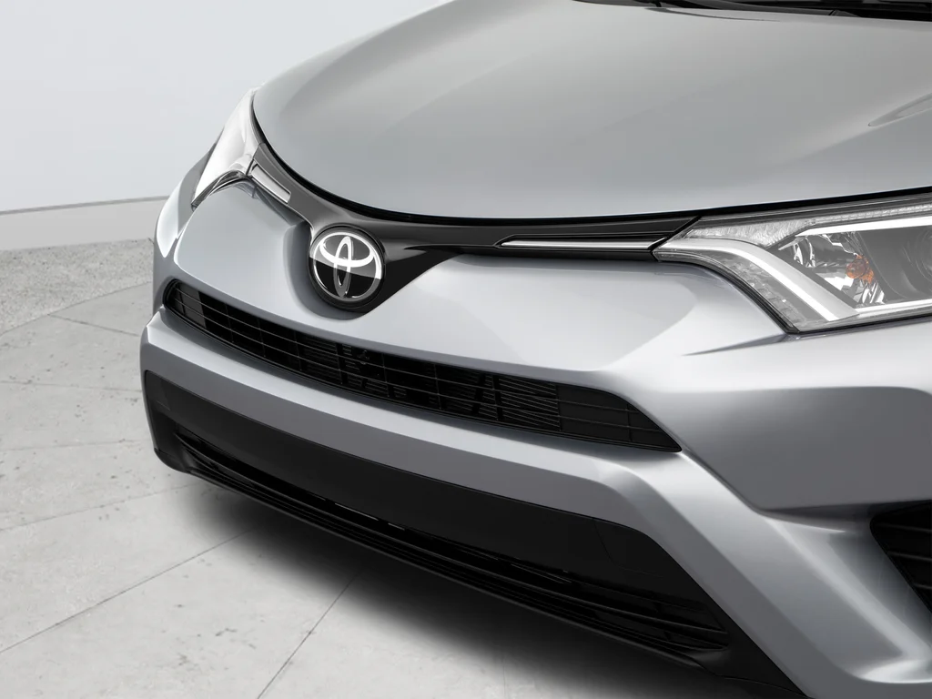 Used 2018 Silver Toyota LE image 59