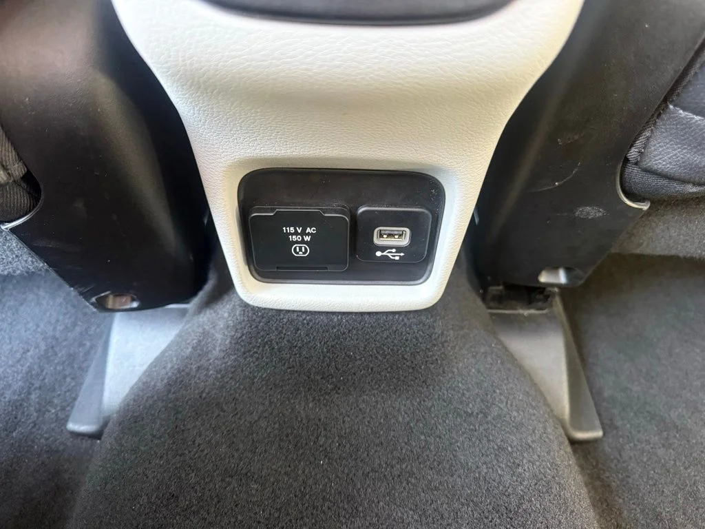Certified Used 2018 Silver Jeep Limited image 28