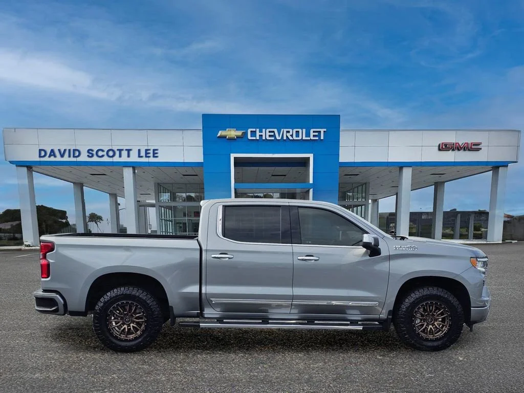 Used 2025 Sterling Gray Metallic Chevrolet High Country image 9