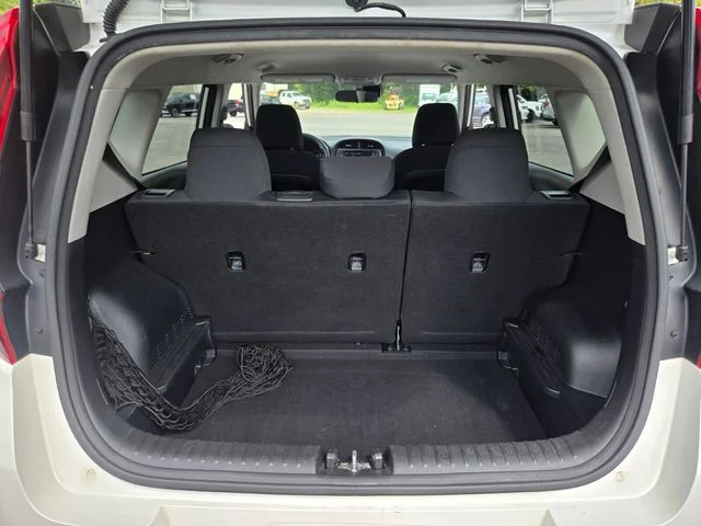 Used 2022 White Kia LX image 18