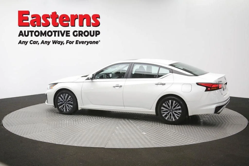 Used 2024 White Nissan 2.5 SV image 65