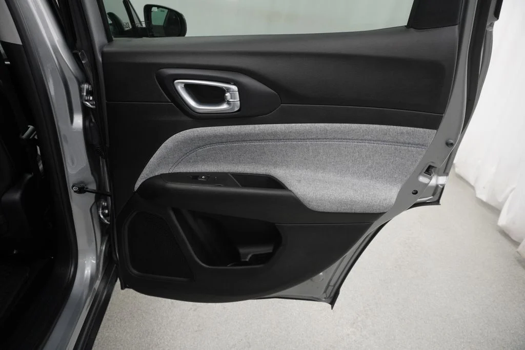 Certified Used 2022 Silver Jeep Latitude image 44