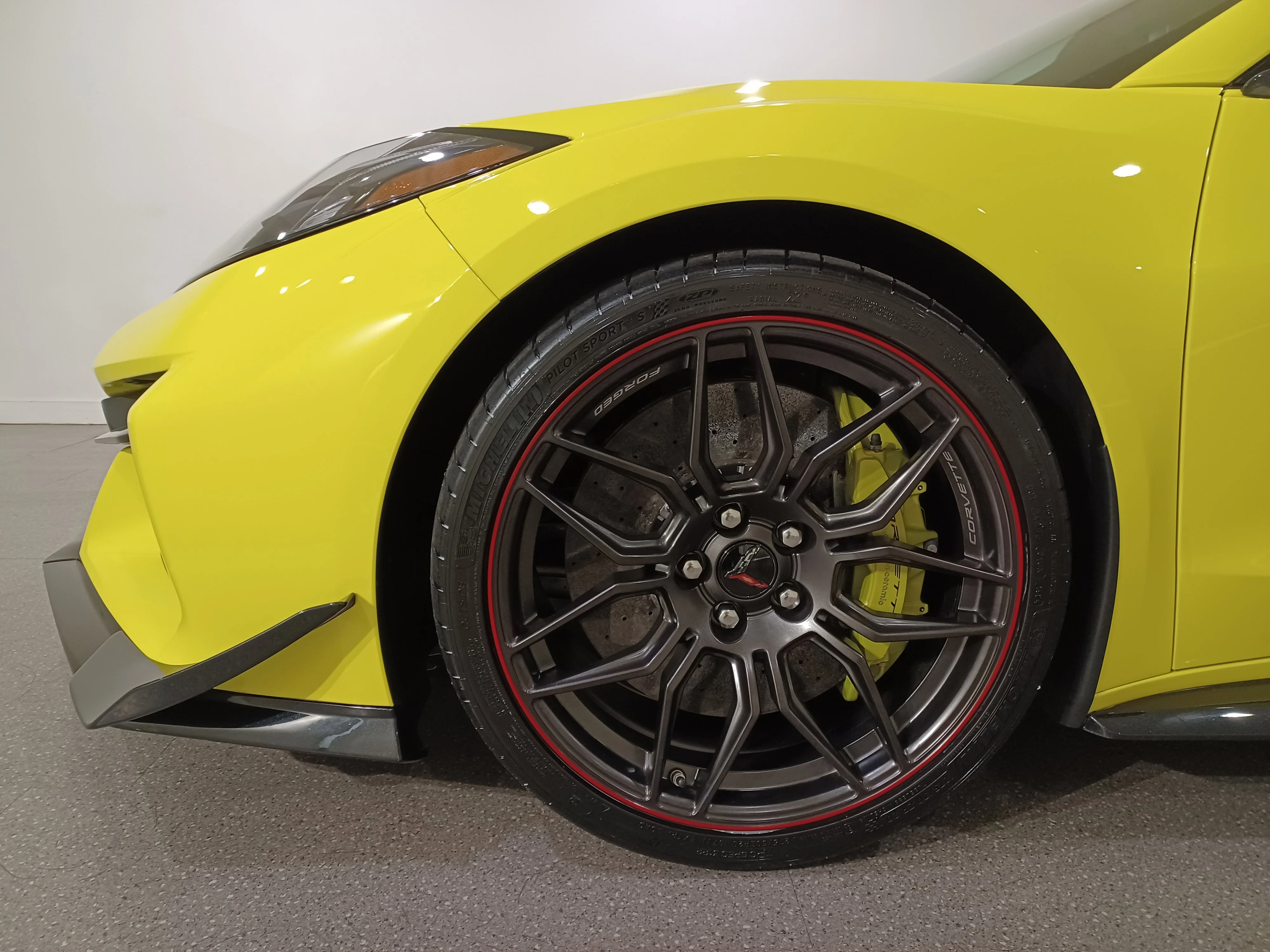 Certified Used 2023 Yellow Chevrolet Z06 3LZ*NO LUX TAX! | 670HP! | Carbon Ceramic Brakes | Z07 Suspension | High Wing Spoiler | Stealth image 18