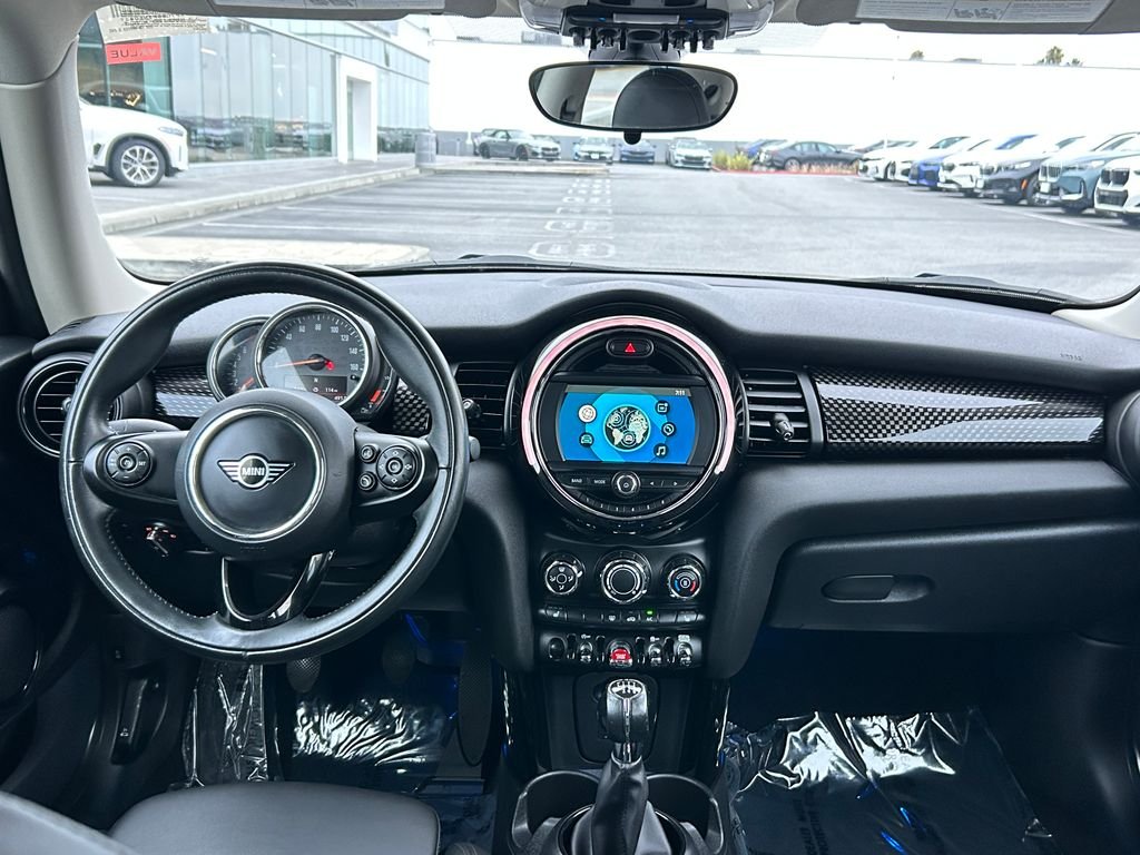 Used 2019 Pepper White MINI Classic image 31