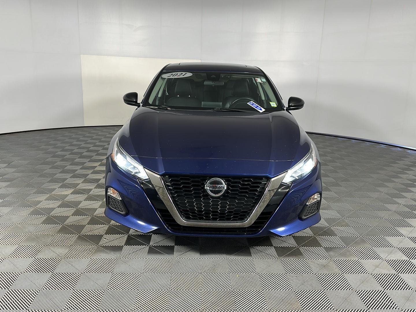 Used 2021 Deep Blue Pearl Nissan 2.5 SR image 5