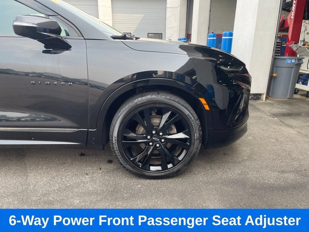 Used 2019 BLACK Chevrolet RS image 11
