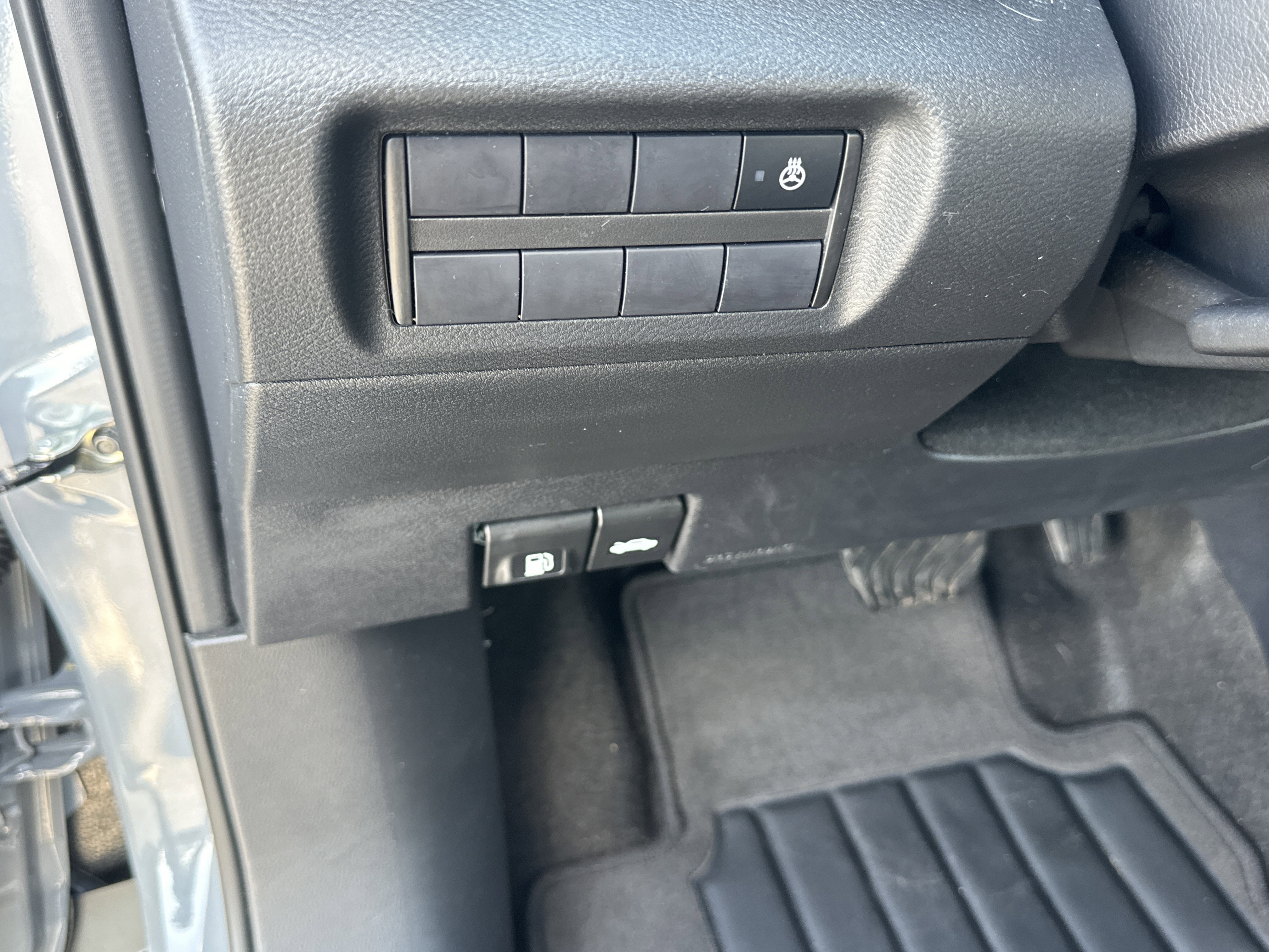 Used 2023 Gray/Super Black Nissan SR image 28