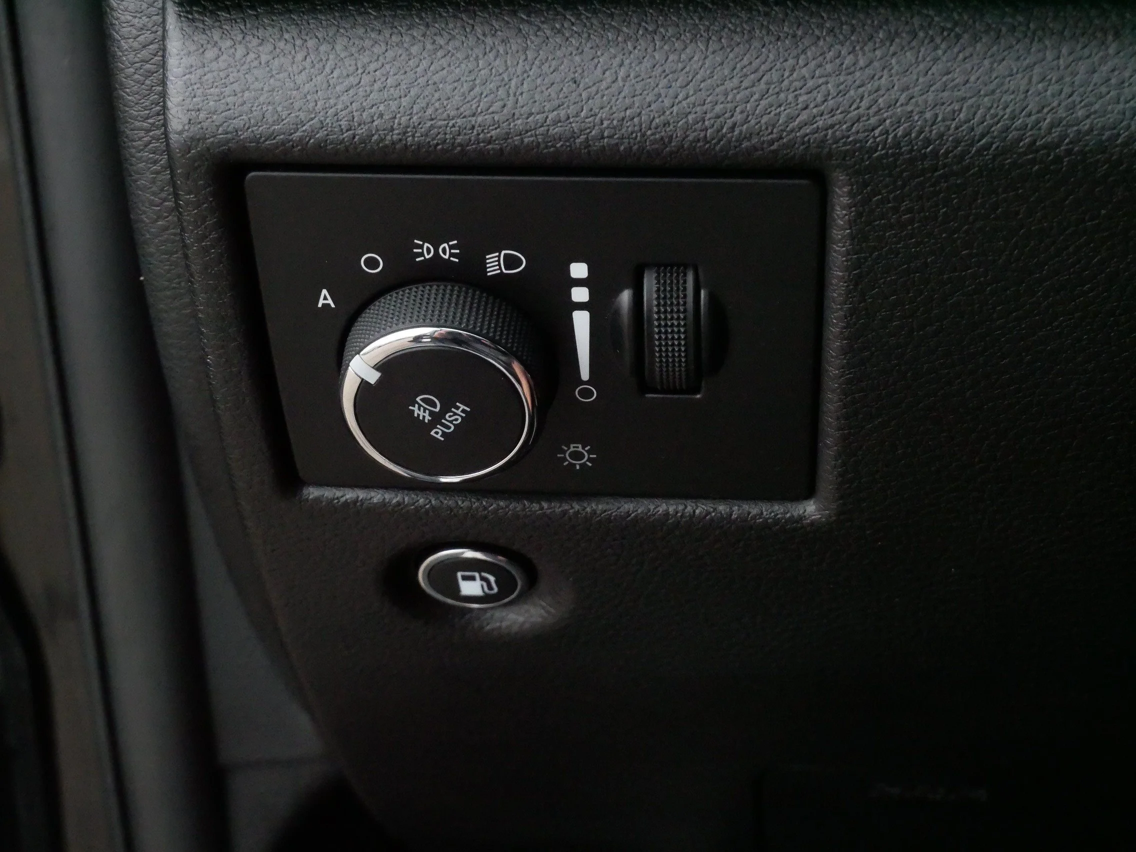 Used 2020 Diamond Black Crystal Pearlcoat Jeep Limited X image 28
