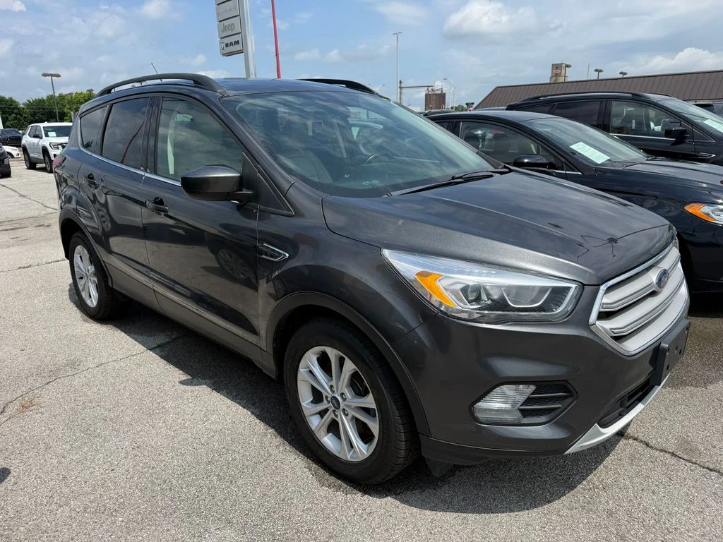 Used 2019 Gray Ford SEL image 21