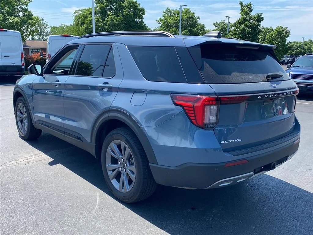 Used 2026 Vapor Blue Ford Active w/200A Pkg image 9