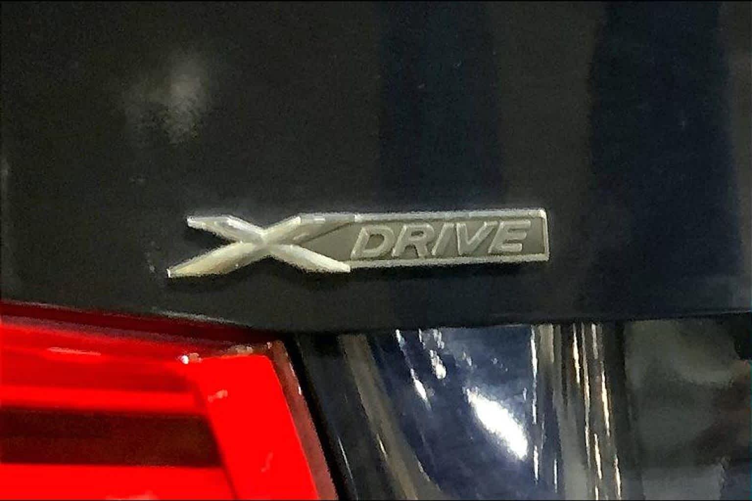 Used 2016 Imperial Blue Metallic BMW 320i xDrive image 31