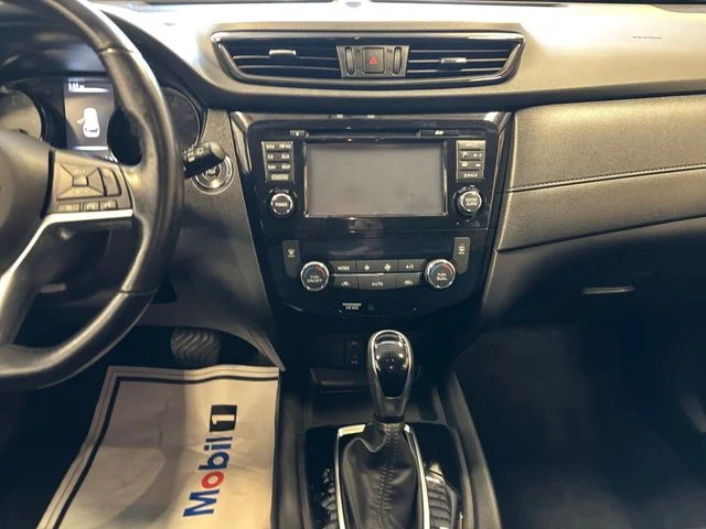 Used 2017 Glacier White Nissan SV image 11