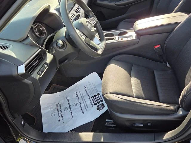 Used 2022 Black Nissan 2.5 SV image 5