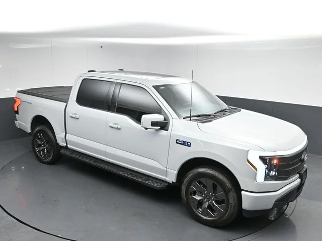 Used 2024 White Ford Lariat image 40