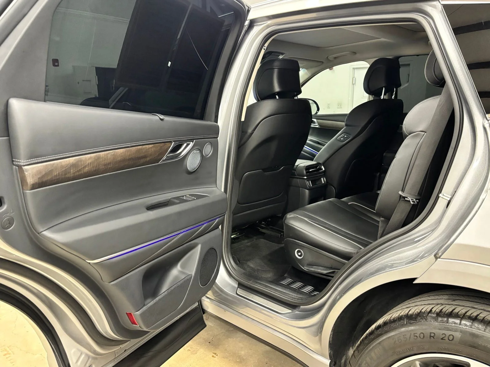 Used 2025 Silver Genesis 3.5T Advanced image 19