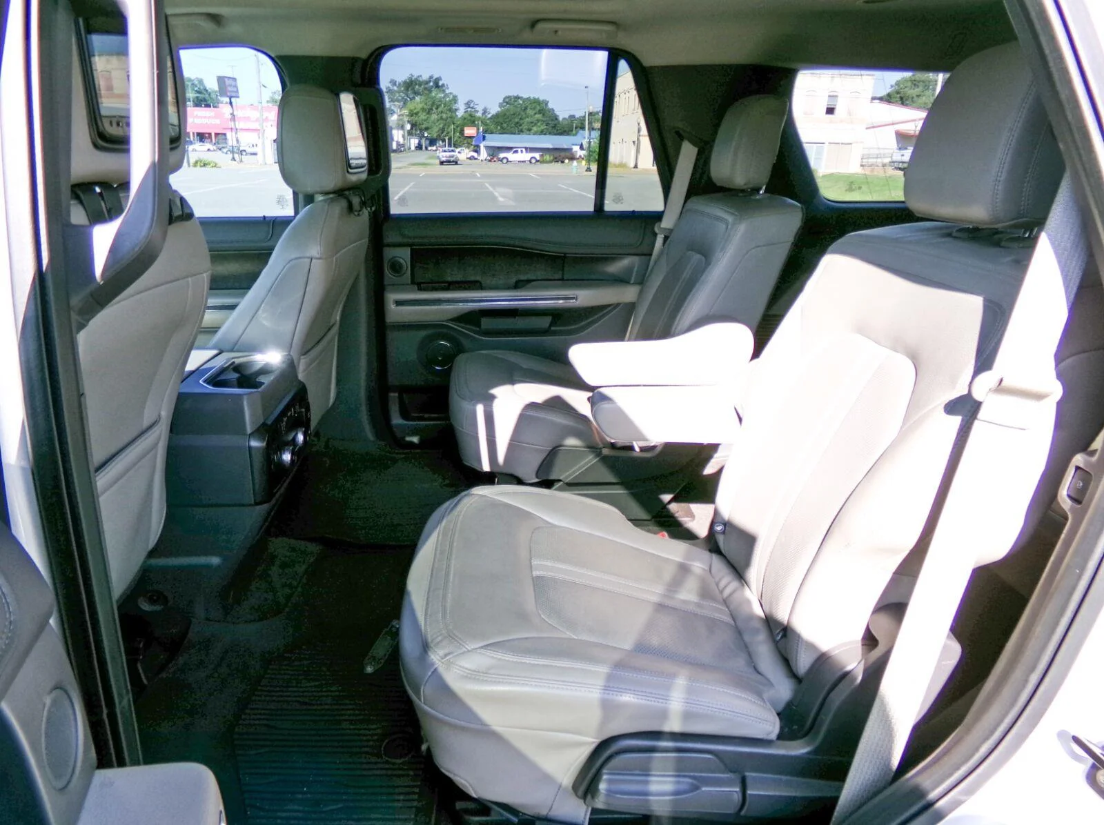 Used 2018 Ingot Silver Ford Limited image 14