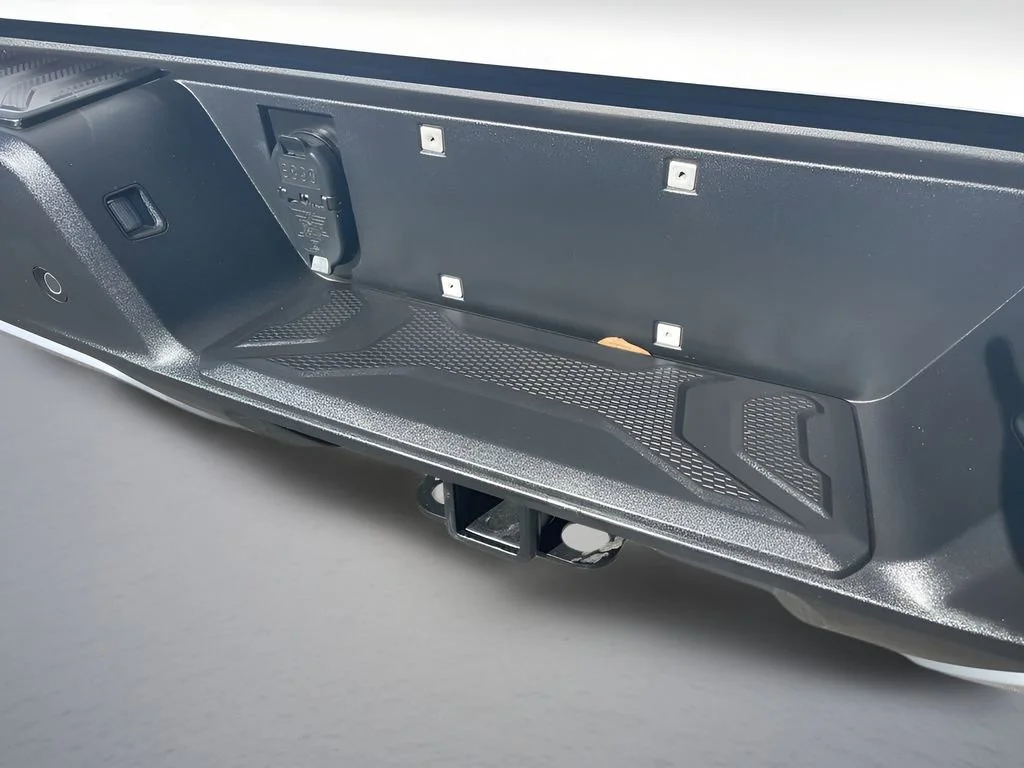 Used 2025 Summit White Chevrolet LT - Extended Range image 38