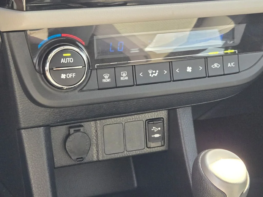 Used 2016 Silver Toyota LE image 23