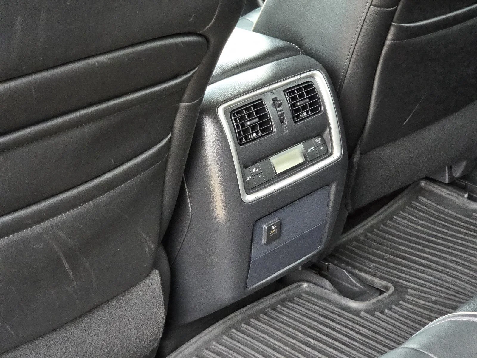 Used 2016 Liquid Platinum INFINITI  image 34