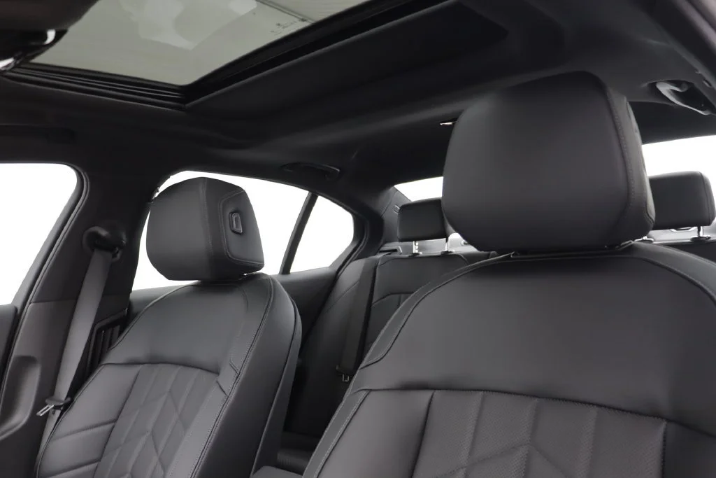 New 2027 BLACK SAPPHIRE BMW 530i xDrive image 14