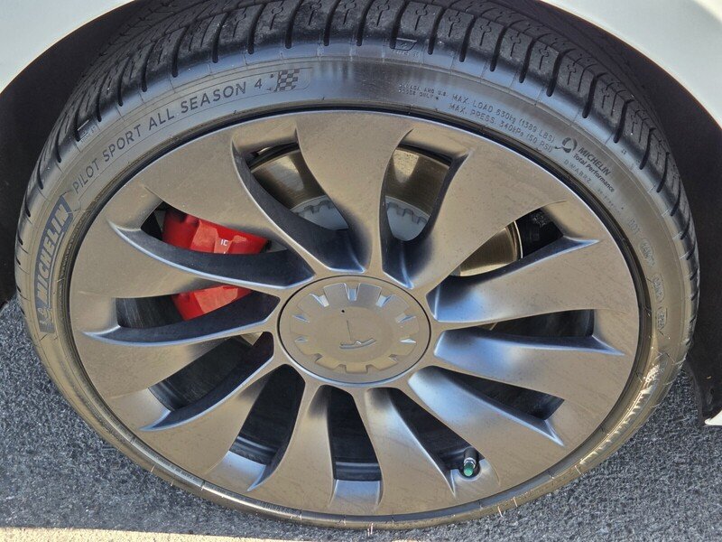 Used 2023  Tesla Performance image 11