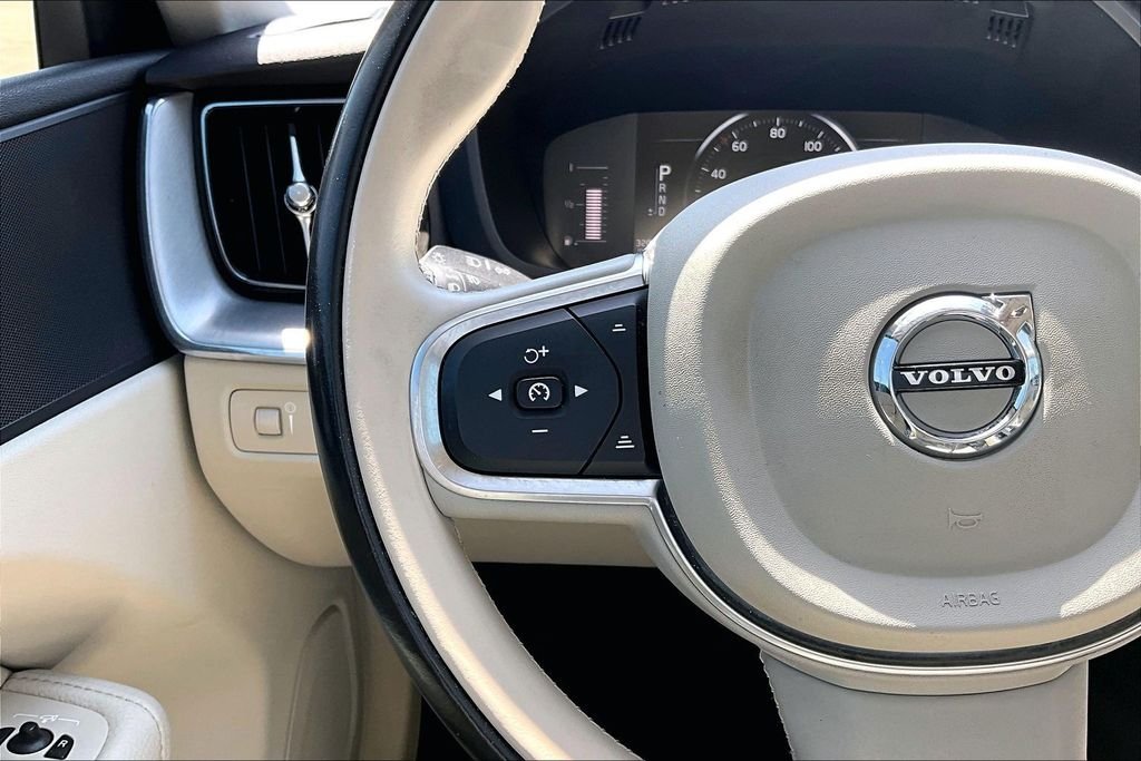 Used 2019 Blue Volvo T5 Momentum image 20