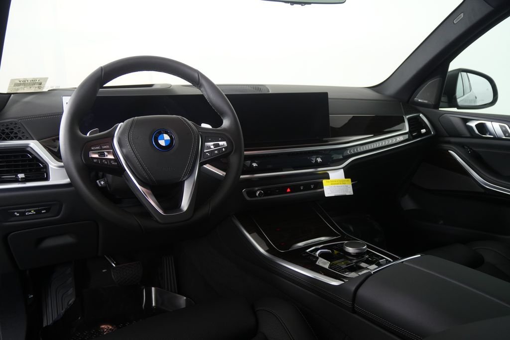 New 2026 Manhattan Green Metallic BMW xDrive50e image 16