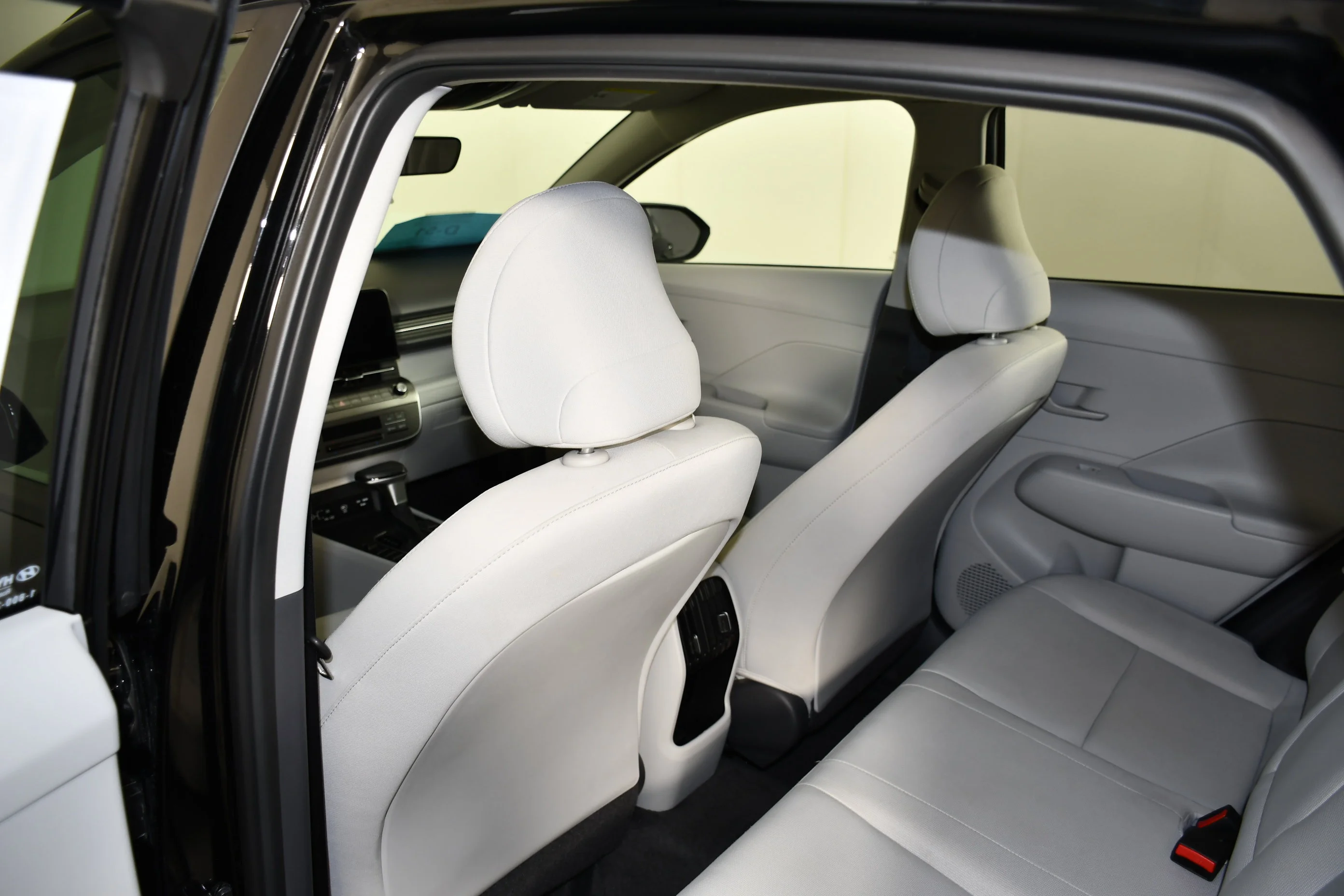 Used 2025 Abyss Black Pearl Hyundai SEL image 46