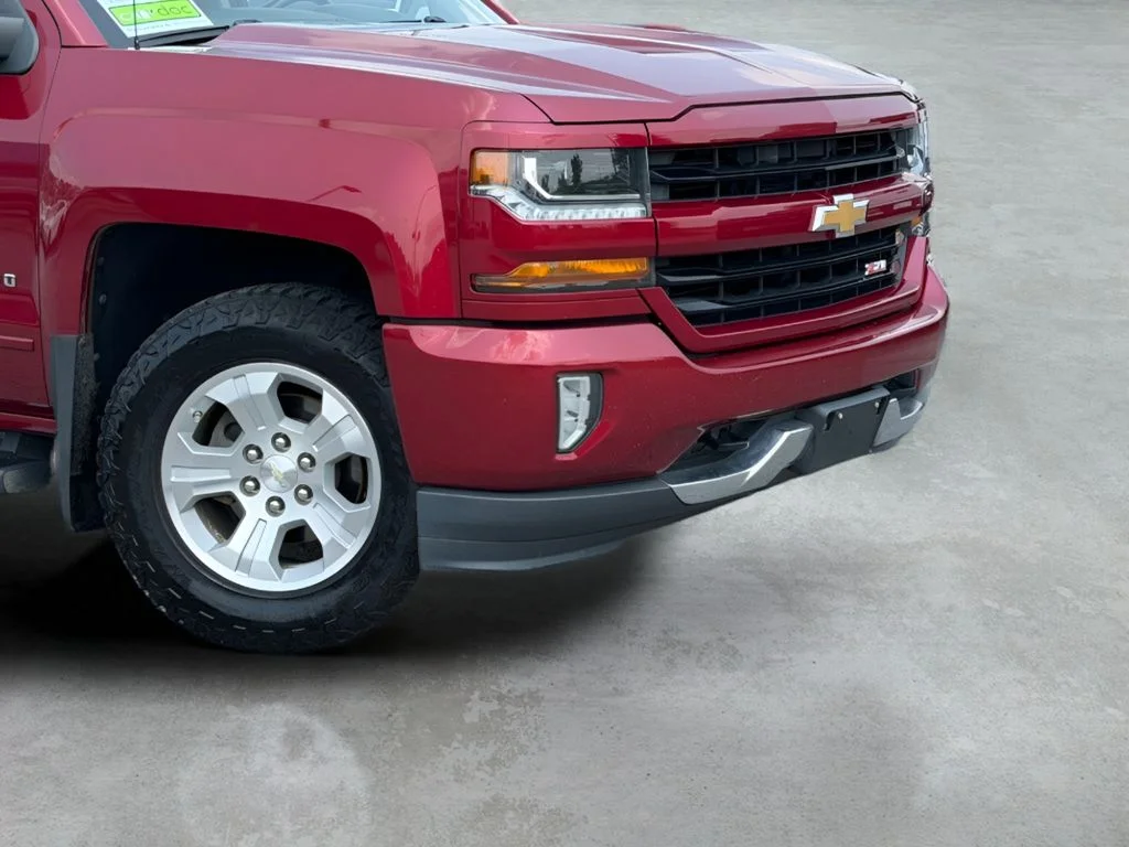 Used 2018 Cajun Red Tintcoat Chevrolet LT image 3