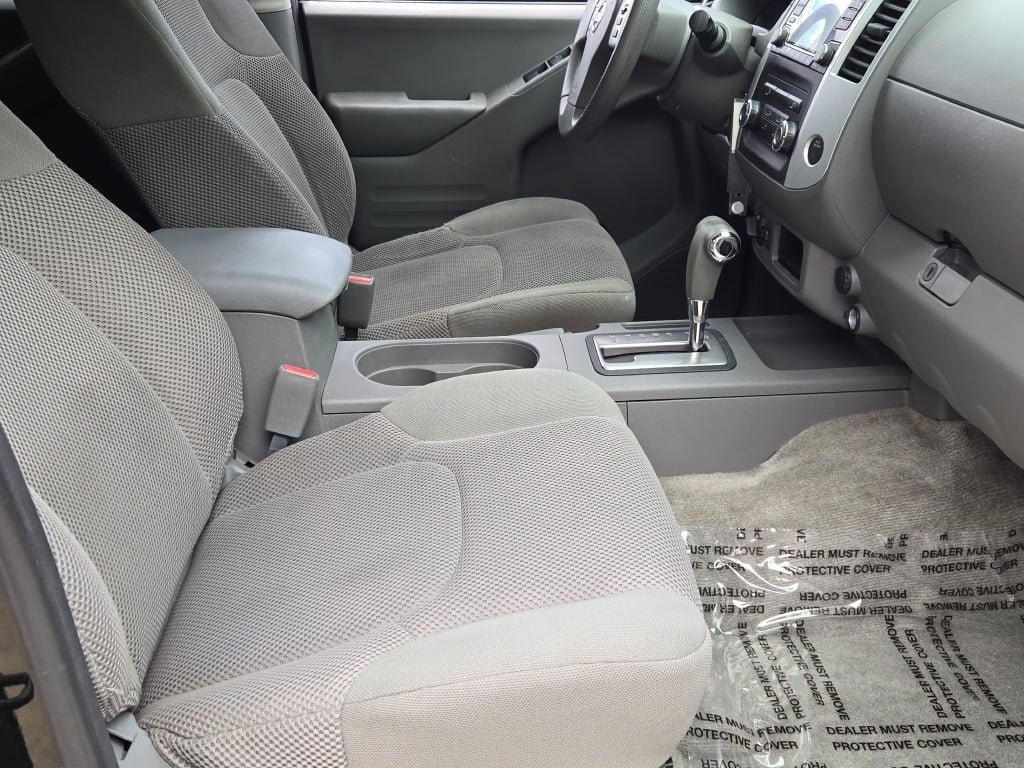 Used 2015 Black Nissan SV image 6