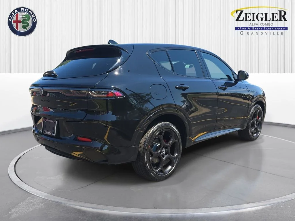 New 2026 Alfa Black Exterior Paint Alfa Romeo Base image 5
