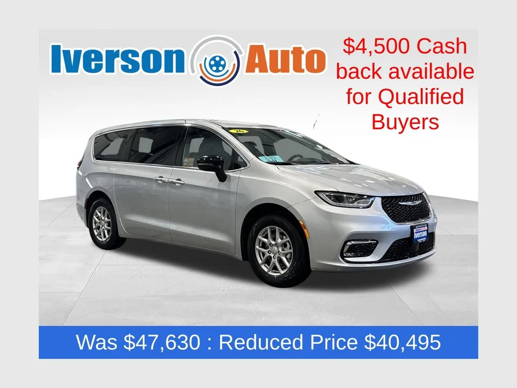 2026 Chrysler Pacifica Select's photo